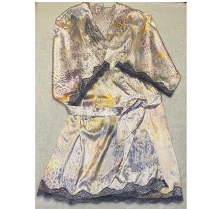 VICTORIA SECRET Elegant Rode